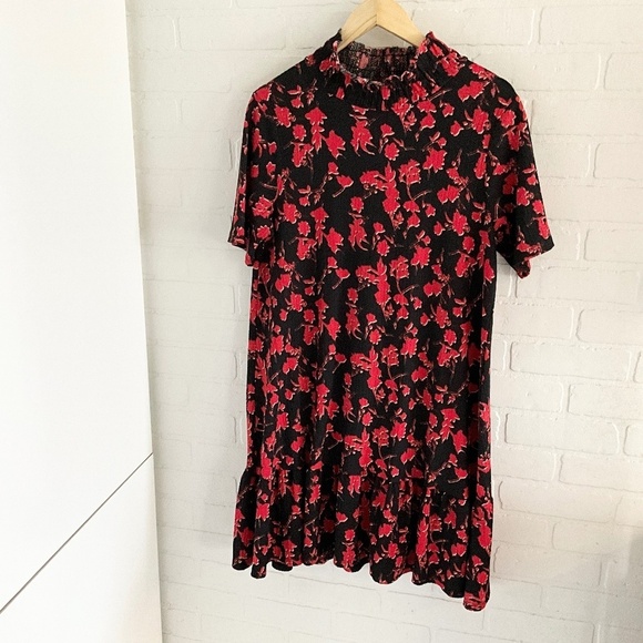 Zara Mini dress High neckline Half sleeve Tiered Ruffle Black Red M Oversized - Picture 1 of 12